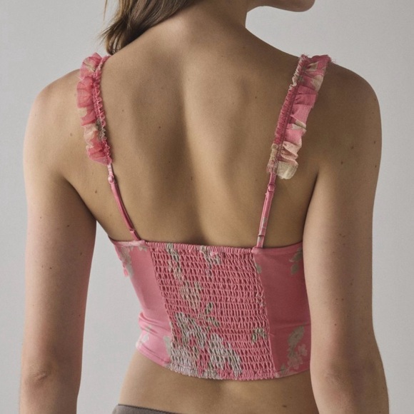 🟤NWT! KIMCHI BLUE Claudia Ruffle-Trim Cropped
Corset Top in Pink Floral - Picture 4 of 4